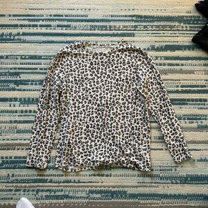 Cotton cheetah print banana republic long sleeve shirt. Size M. Good condition.